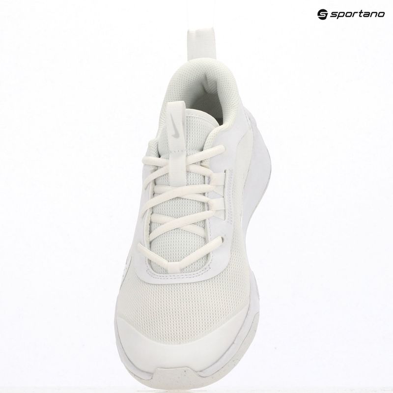 Buty dziecięce Nike Omni Multi-Court white/pure platinum/white 11