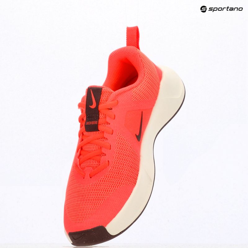 Buty treningowe damskie Nike MC Trainer 3 hot lava/soft pearl/tattoo 11