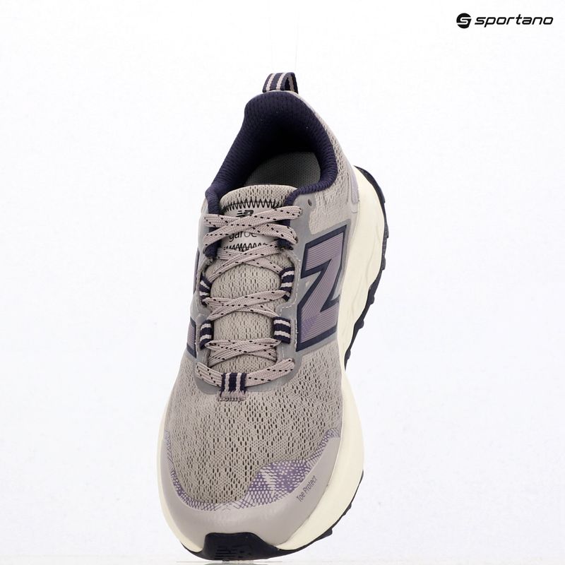 Buty do biegania damskie New Balance Fresh Foam Garoe V2 truffle salt/boyseerry/black 9