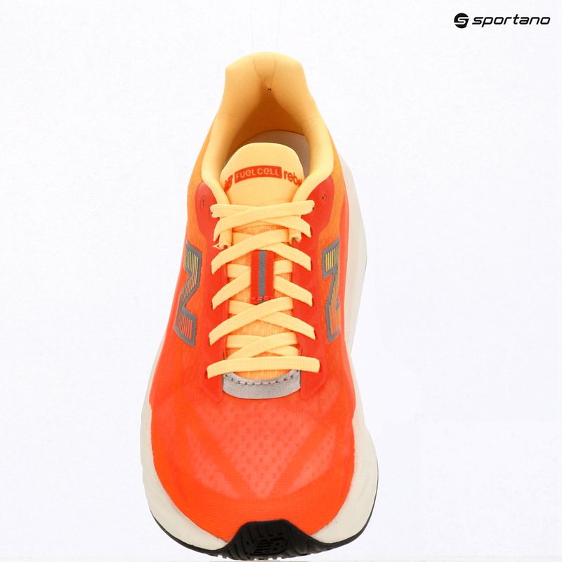 Buty do biegania damskie New Balance FuelCell Rebel V5 tangerine heat/silver metallic 9