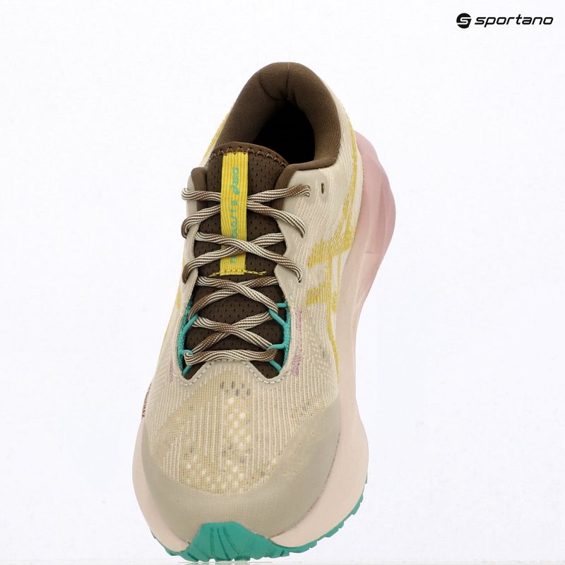 Buty do biegania damskie ASICS Novablast 5 TR light dust/cacti 17