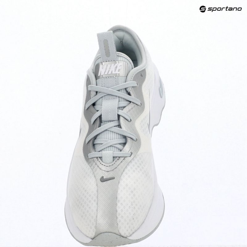 Buty damskie Nike Motiva 2 white/pure platinum/metallic silver 10