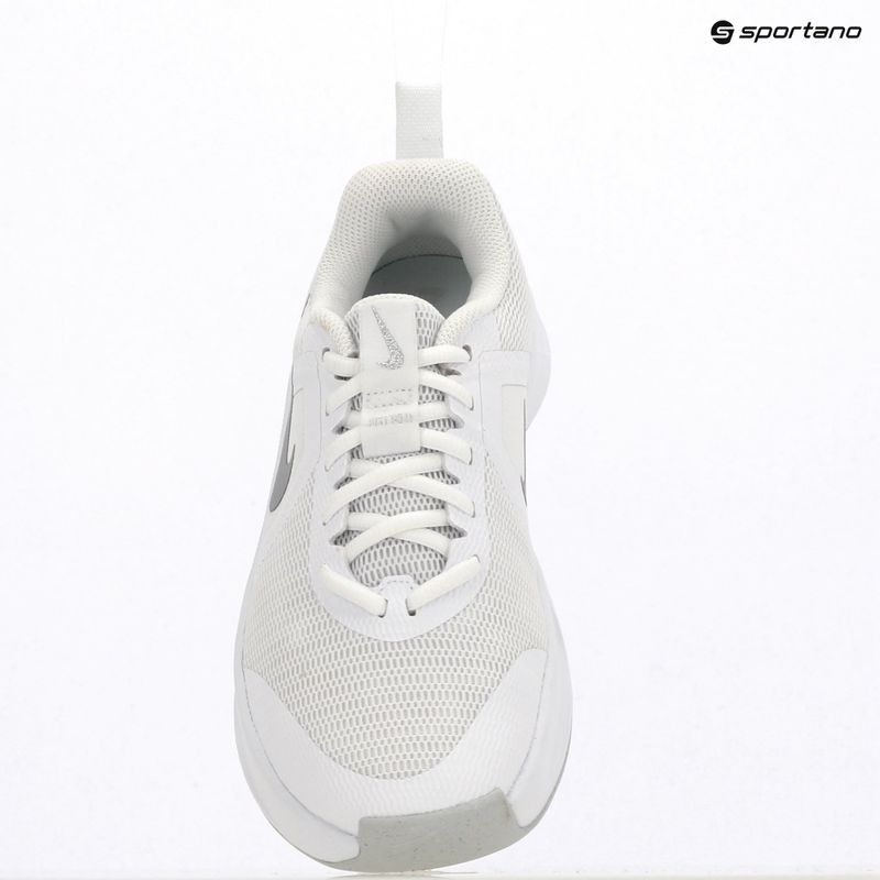 Buty treningowe damskie Nike MC Trainer 3 white/photon dust/metallic platinum 10