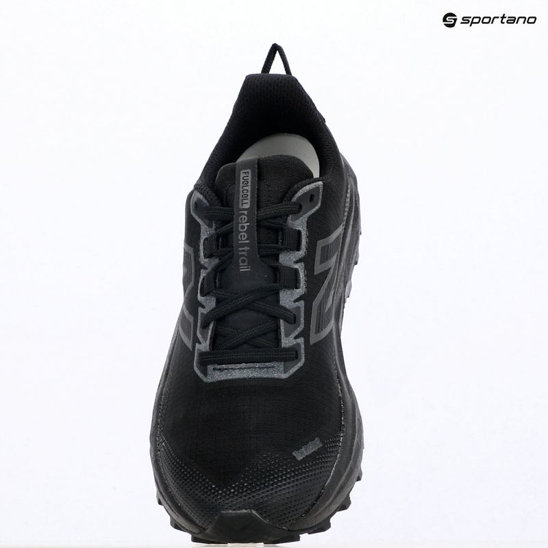 Buty do biegania damskie New Balance Rebel V1 black/black metallic 16