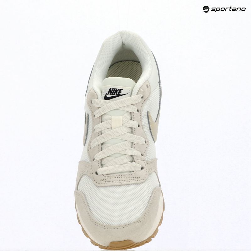 Buty damskie Nike MD Runner 2 SE coconut milk/black/linen/sail 14