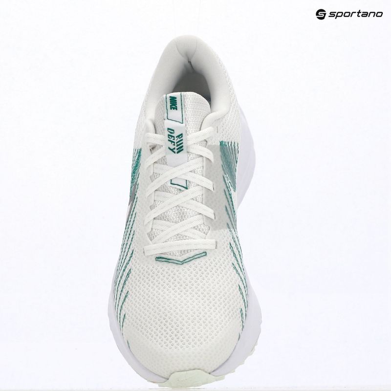 Buty do biegania damskie Nike Run Defy summit white/white/metallic silver 14