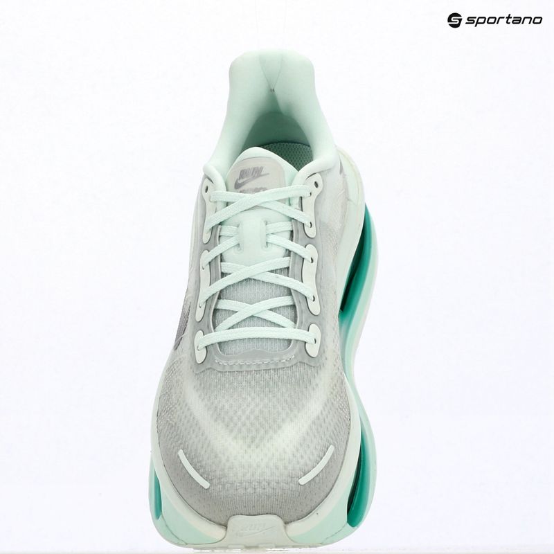 Buty do biegania damskie Nike Vomero Premium barely green/metallic silver 14