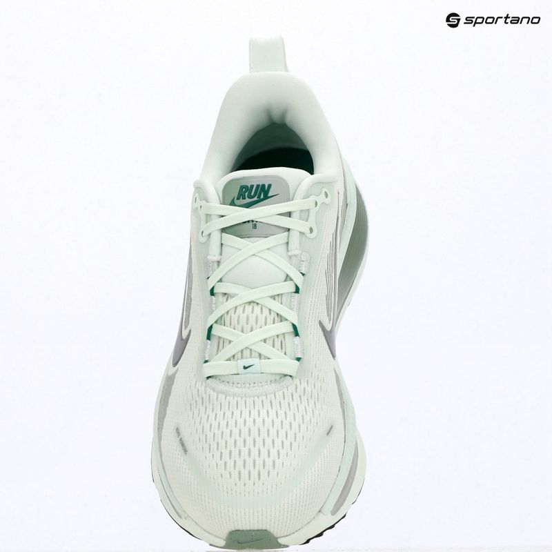 Buty do biegania damskie Nike Vomero 18 barely green/steam/metallic silver 14