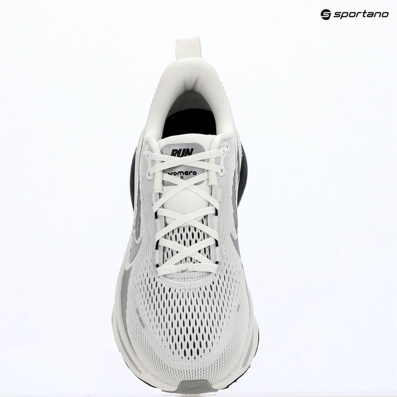 Buty do biegania męskie Nike Vomero 18 summit white/metallic silver-black 13