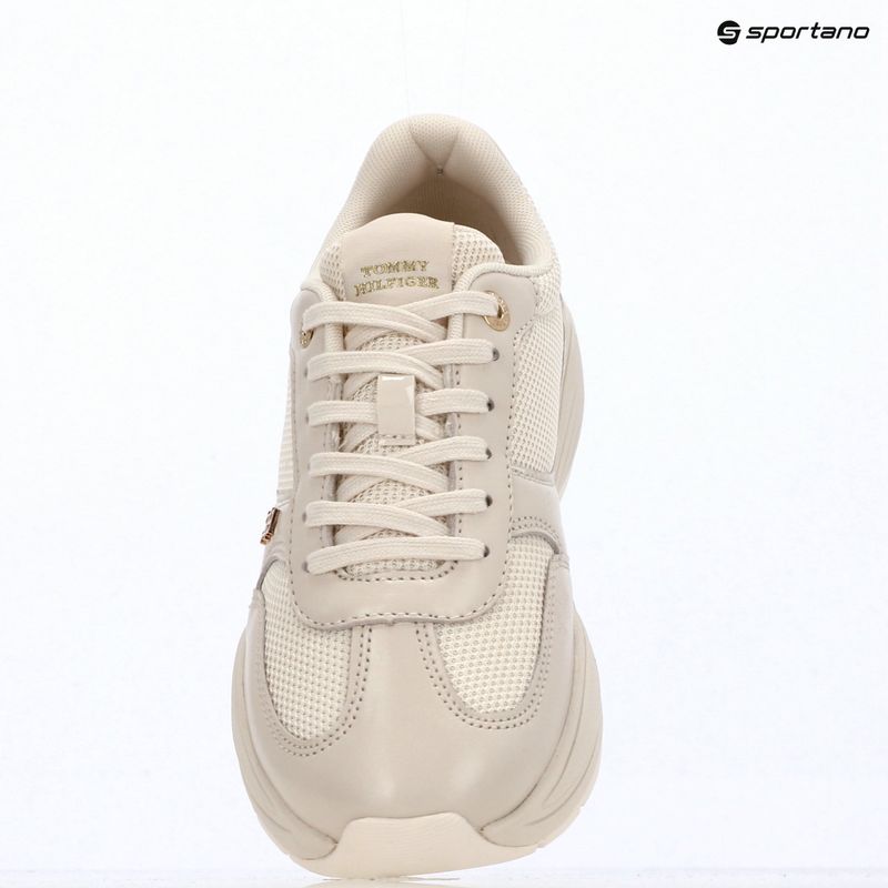 Buty damskie Tommy Hilfiger ModernRunner Shiny Leather soft cream 9