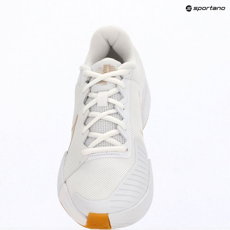 Buty do tenisa damskie Nike GP Challenge Pro white/summit white/linen/light orewood brown 7