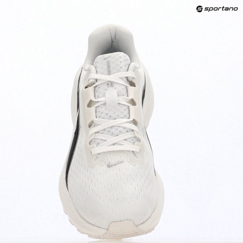 Buty do biegania damskie Nike Downshifter 14 white/summit white/metallic silver 10