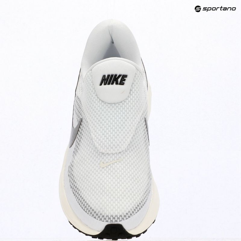 Buty do biegania damskie Nike Revolution 8 EasyOn white/sail/black/metallic silver 14