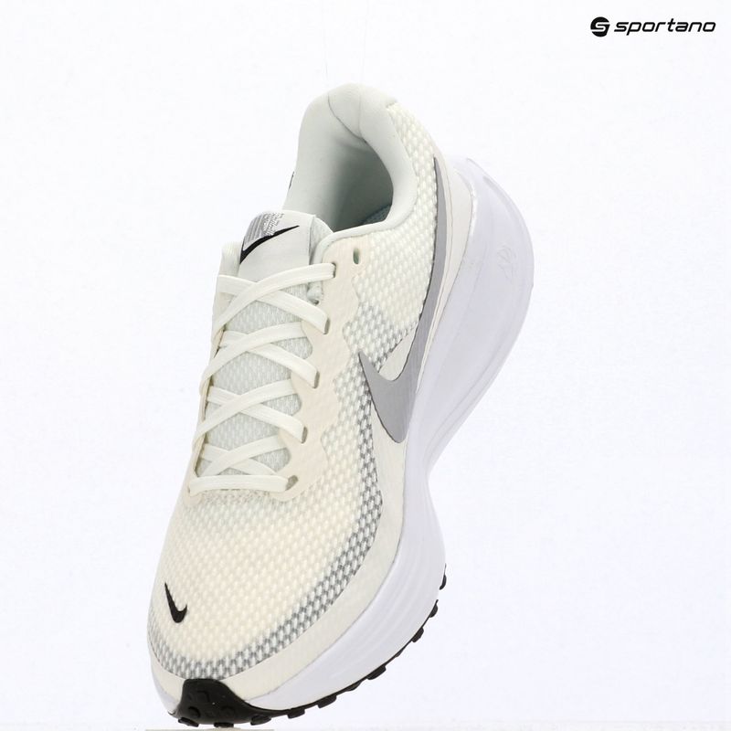 Buty do biegania damskie Nike Revolution 8 sail/white/black/metallic silver 18