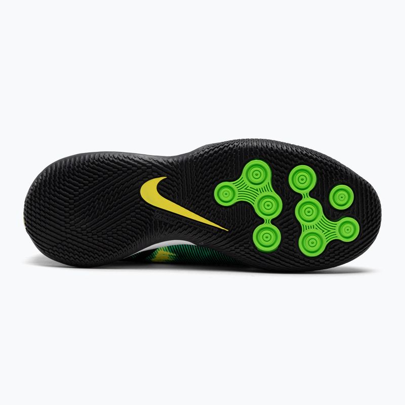 Buty piłkarskie dziecięce Nike Phantom GT2 Academy SW IC Jr black/metalic platinum/green strike 4