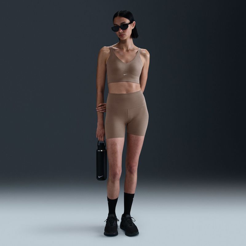 Biustonosz treningowy Nike Alate Medium Support Longline mink brown/white 11