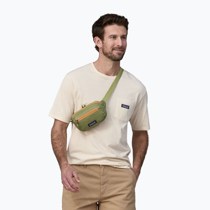 Saszetka nerka Patagonia Ultralight Black Hole Mini Hip Pack 1 l buckhorn green 2