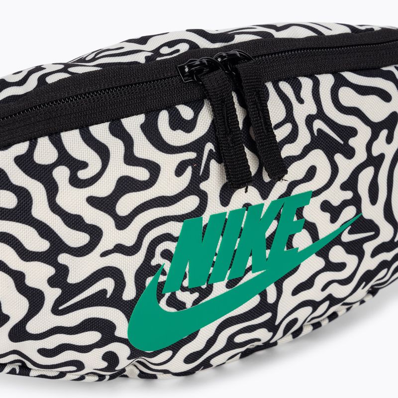 Saszetka nerka Nike Heritage Waistpack 3 l black/coconut milk/stadium green 4