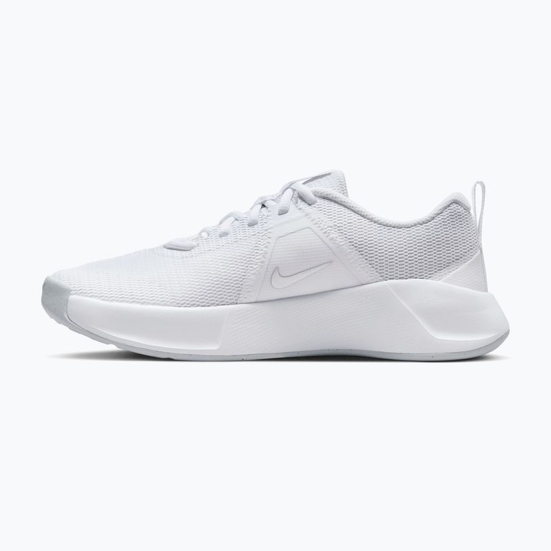 Buty treningowe damskie Nike MC Trainer 3 white/photon dust/metallic platinum 2