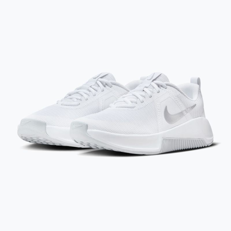 Buty treningowe damskie Nike MC Trainer 3 white/photon dust/metallic platinum 3