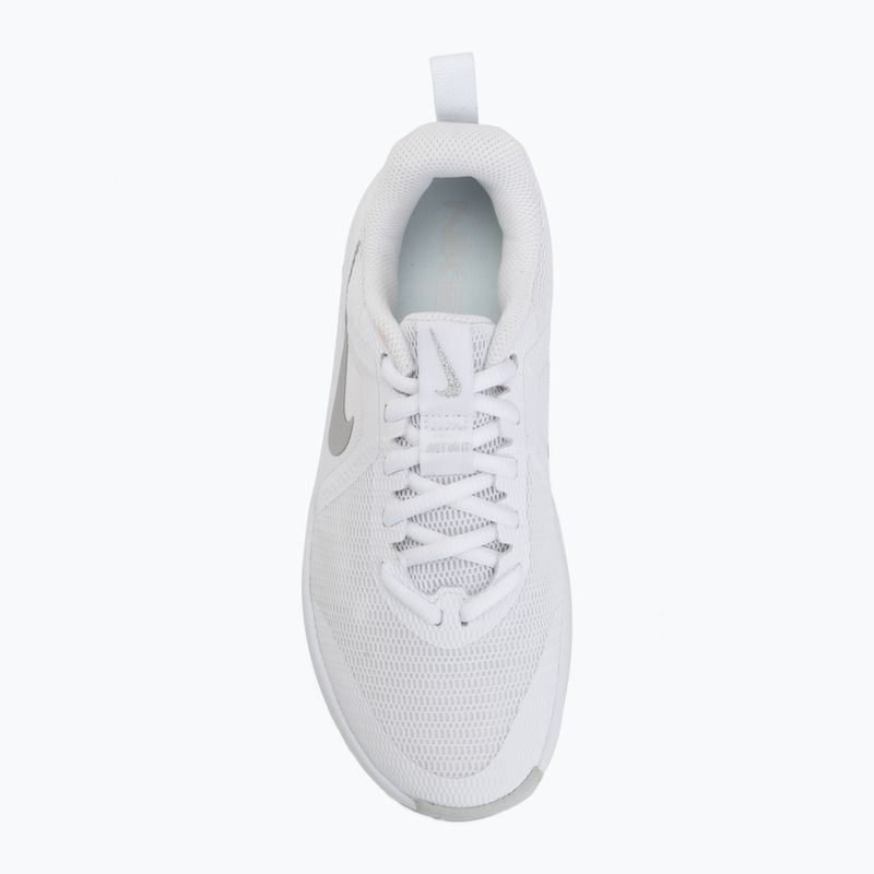 Buty treningowe damskie Nike MC Trainer 3 white/photon dust/metallic platinum 5
