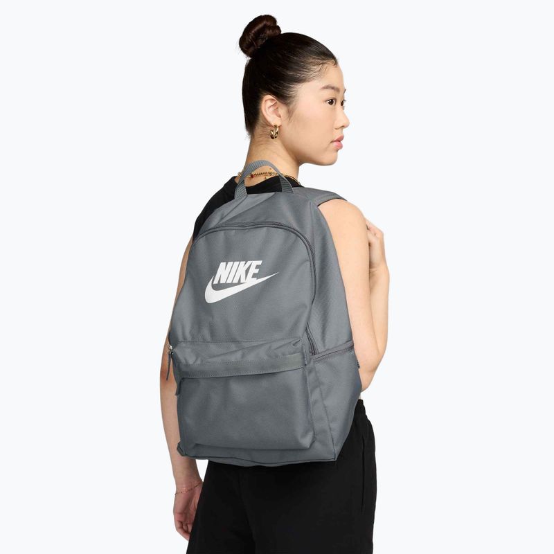 Plecak miejski Nike Heritage 25 l smoke grey/smoke grey/white 8