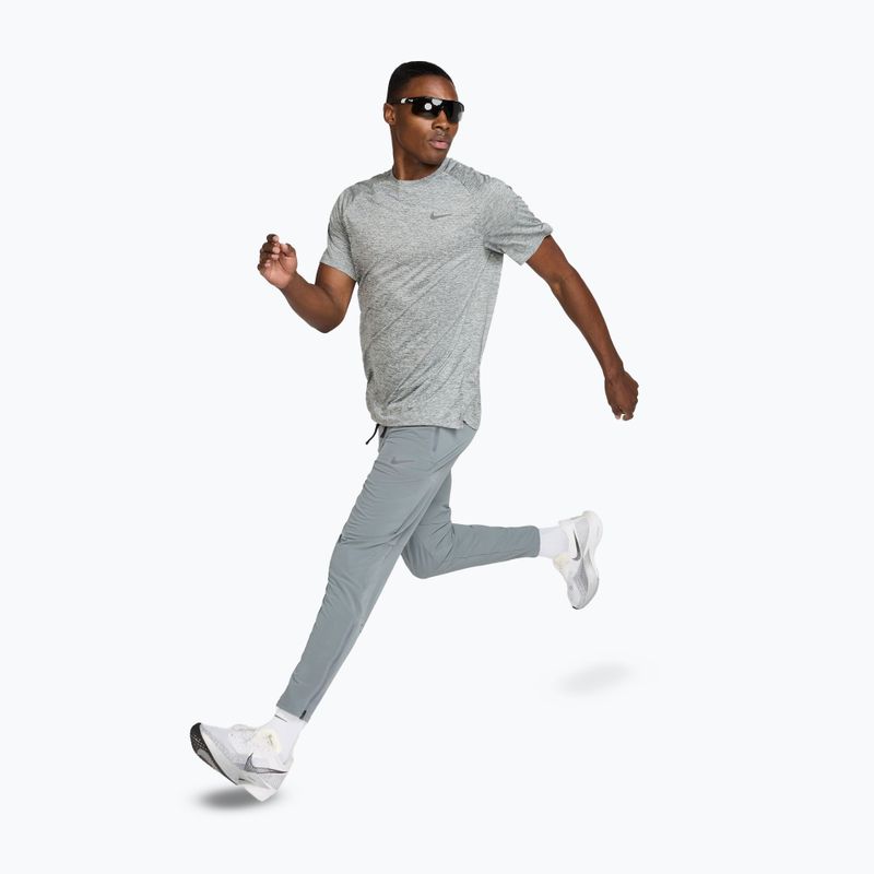Spodnie do biegania męskie Nike Stride Dri-Fit Woven smoke grey 2