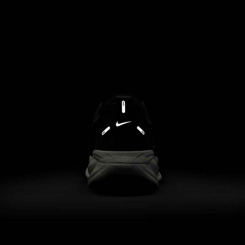 Buty do biegania damskie Nike Vomero 18 black/coconut milk/summit white 9