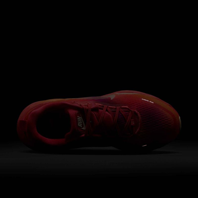 Buty do biegania damskie Nike Vomero 18 SE ember glow/sweet beet/marrakesh/washed coral 9
