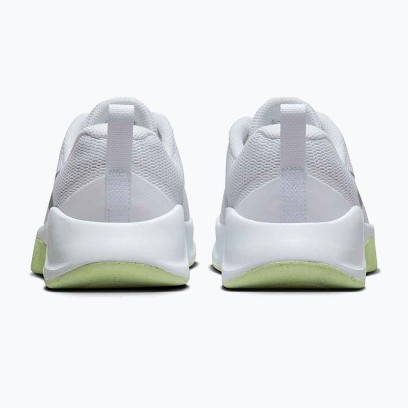 Buty treningowe damskie Nike MC Trainer 3 white/metallic silver/barely volt 4