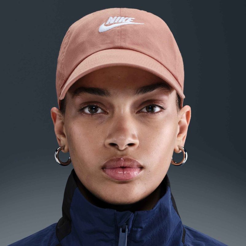Czapka z daszkiem Nike Club Unstructured Futura Wash rose gold/white 7