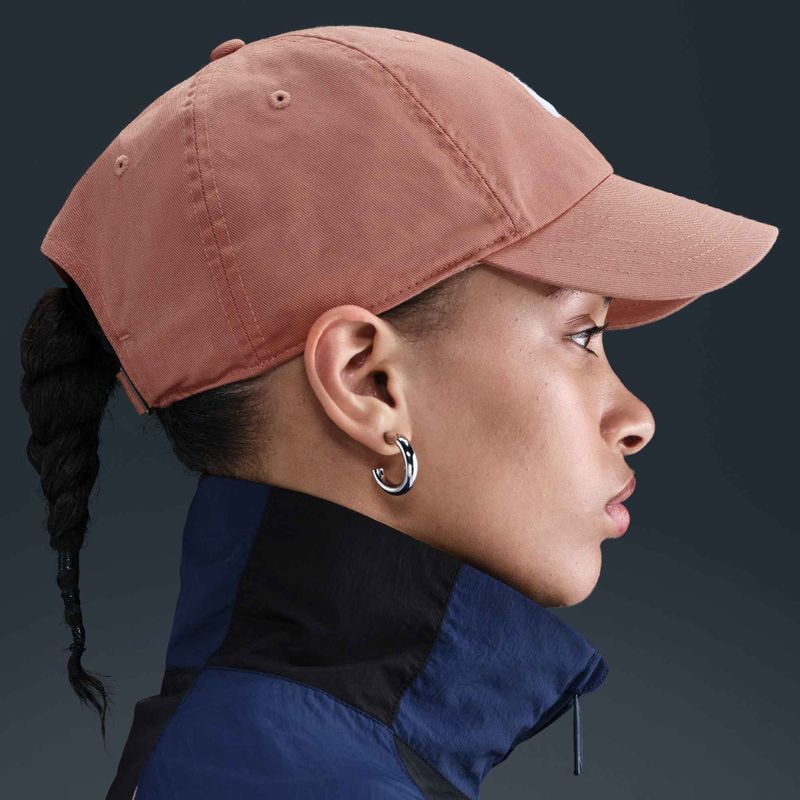 Czapka z daszkiem Nike Club Unstructured Futura Wash rose gold/white 8