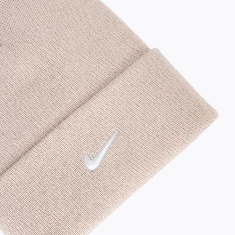 Czapka zimowa Nike Peak Swoosh Beanie slit red/white 3