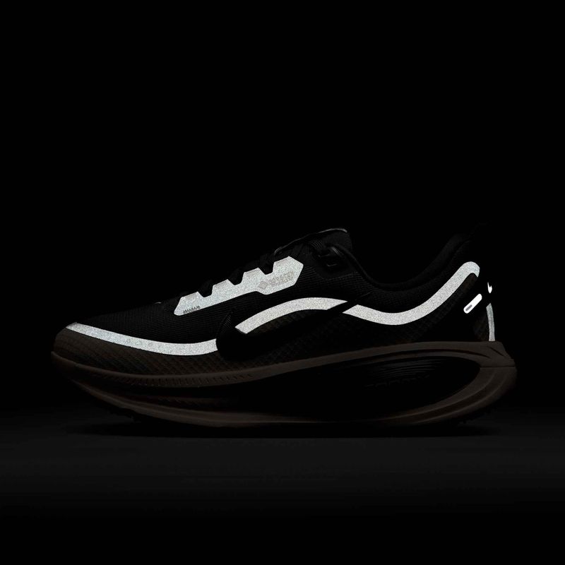 Buty do biegania damskie Nike Vomero 18 GORE-TEX black/crimson tint/black/black 8