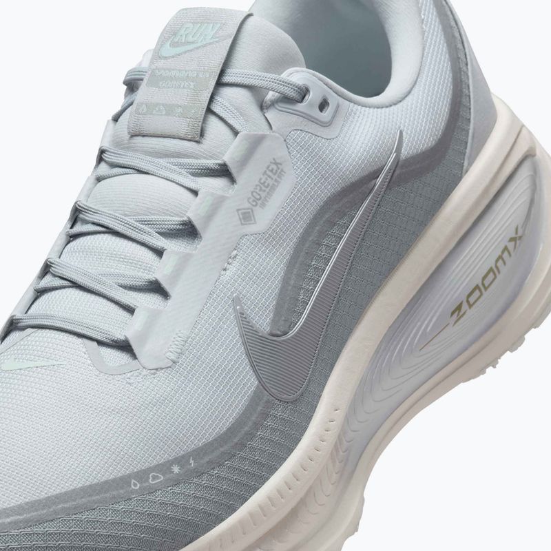 Buty do biegania męskie Nike Vomero 18 GORE-TEX pure platinum/metallic silver 9