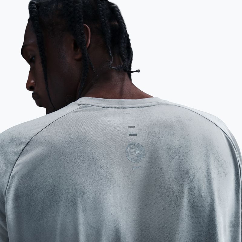 Longsleeve do biegania męski Nike Stride Dri-Fit ADV light smoke grey 4