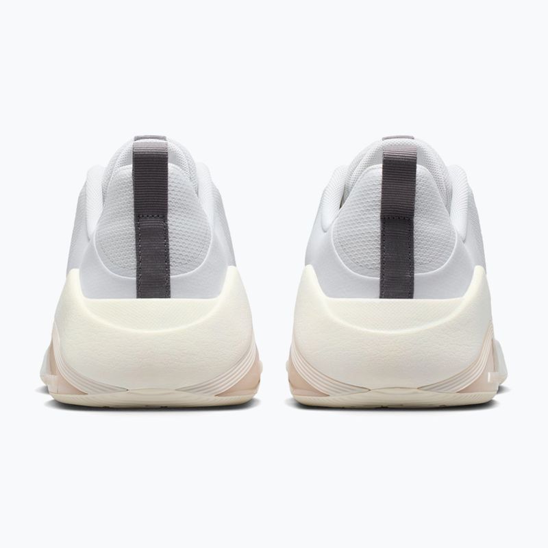 Buty treningowe damskie Nike Bella 7 white/sail/pencil point/multi-color 4