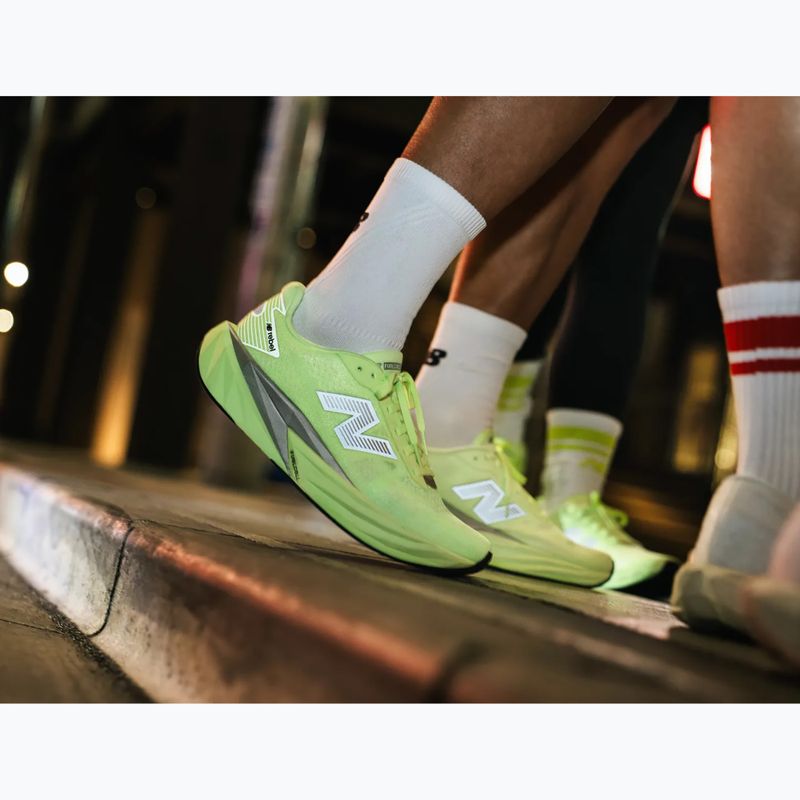 Buty do biegania męskie New Balance FuelCell Rebel V5 mint flash 16