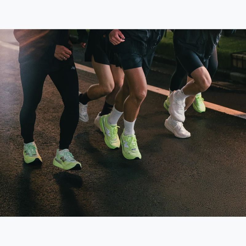 Buty do biegania męskie New Balance FuelCell Rebel V5 mint flash 17