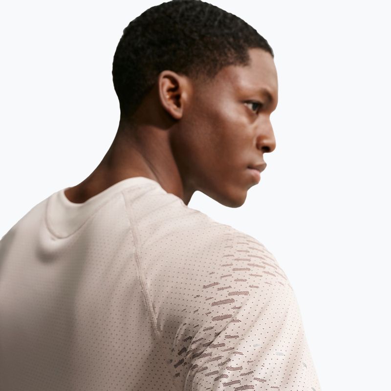 Koszulka do biegania męska Nike Stride Dri-Fit ADV cream li/mink brown 5