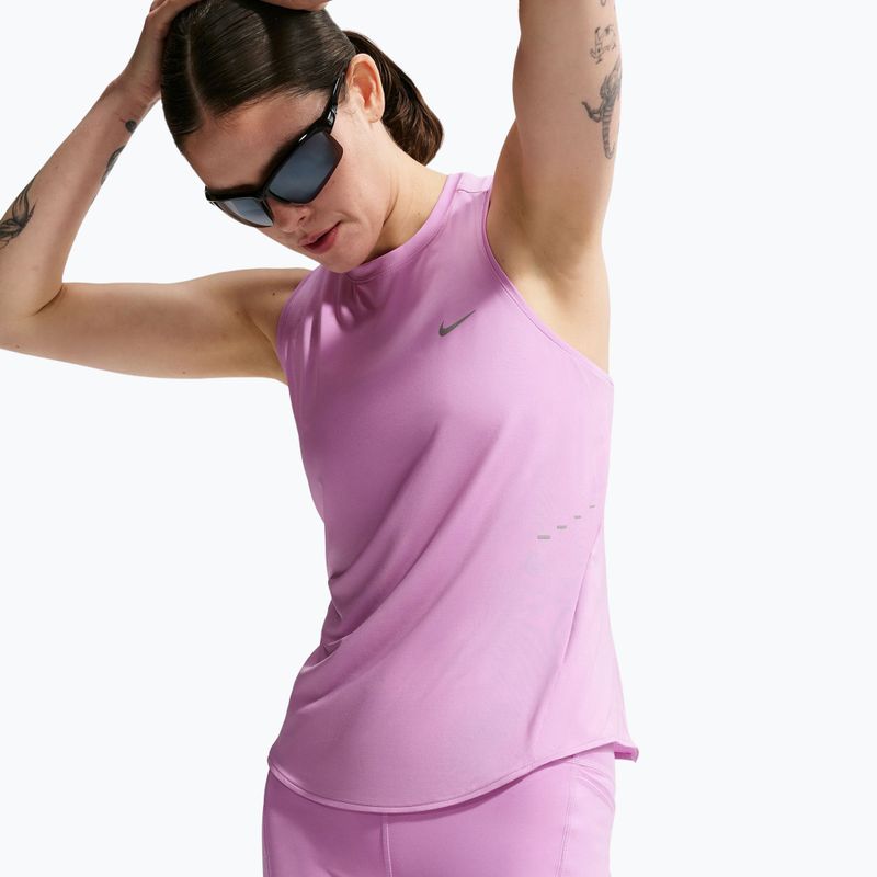 Spodenki do biegania damskie Nike Swift High-Waisted 4" light magenta 7