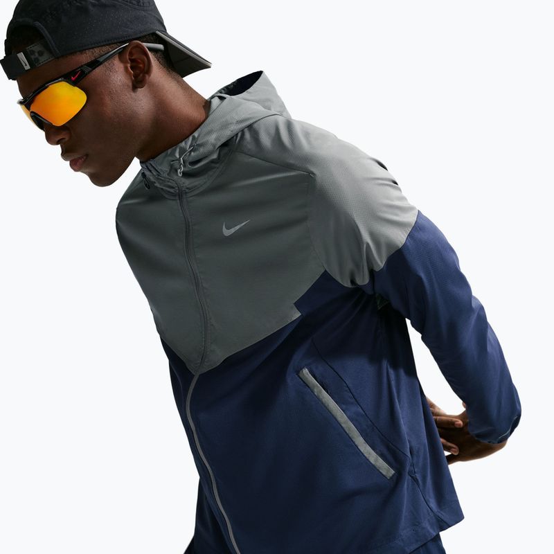 Kurtka do biegania męska Nike Impossibly Light Windrunner smoke grey/smoke grey/midnight navy 4