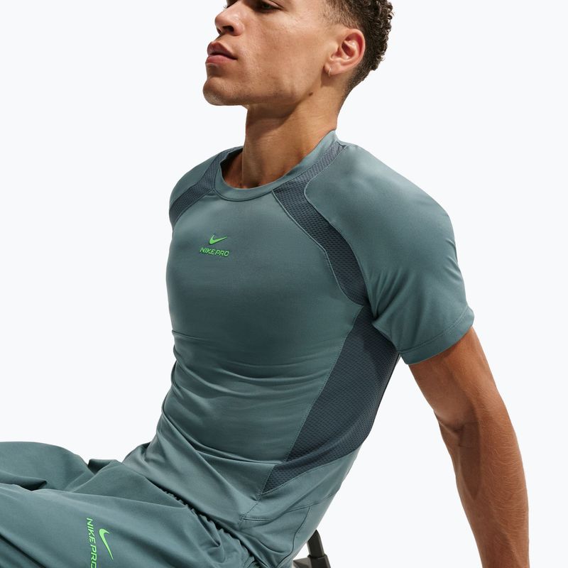 Koszulka treningowa męska Nike Pro Training Dri-Fit mineral slate/faded spruce/green strike 4