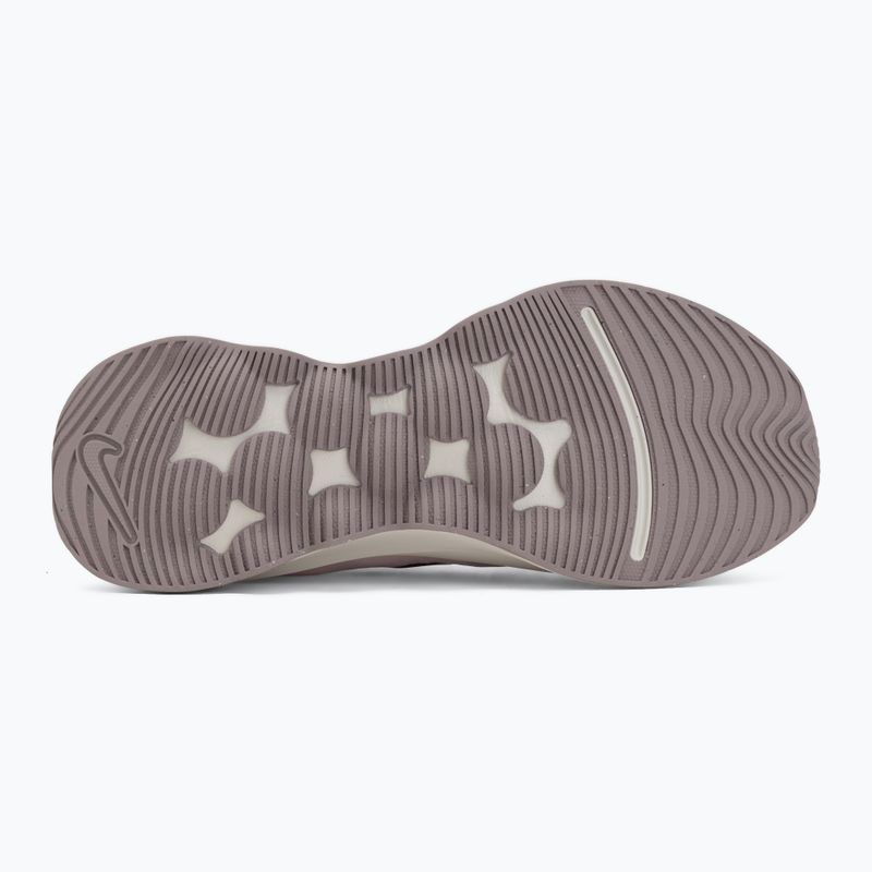 Buty damskie Nike Motiva 2 pearl pink/light violet ore/tattoo 4