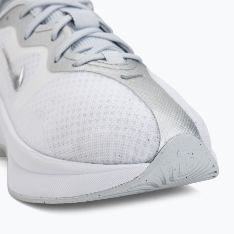 Buty damskie Nike Motiva 2 white/pure platinum/metallic silver 7