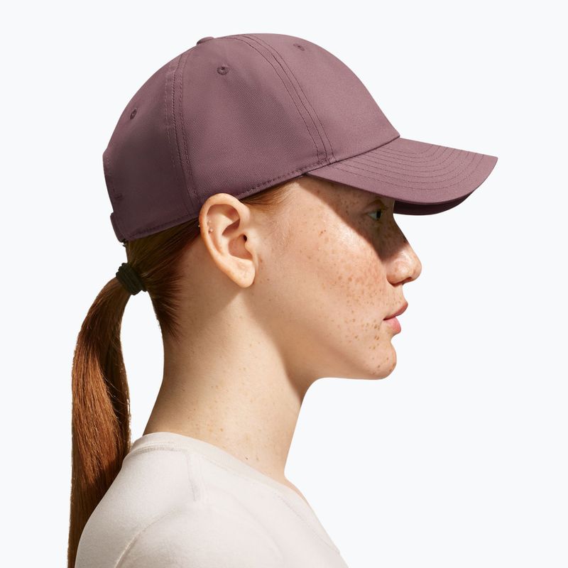 Czapka z daszkiem Nike Dri-Fit Club Unstructured Metal Swoosh tattoo/metallic silver 5