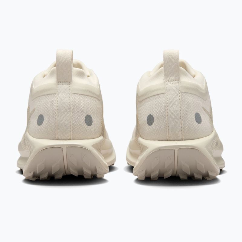 Buty do biegania damskie Nike Pegasus Trail 5 GTX light orewood brown/safety orange/cream Ii 4