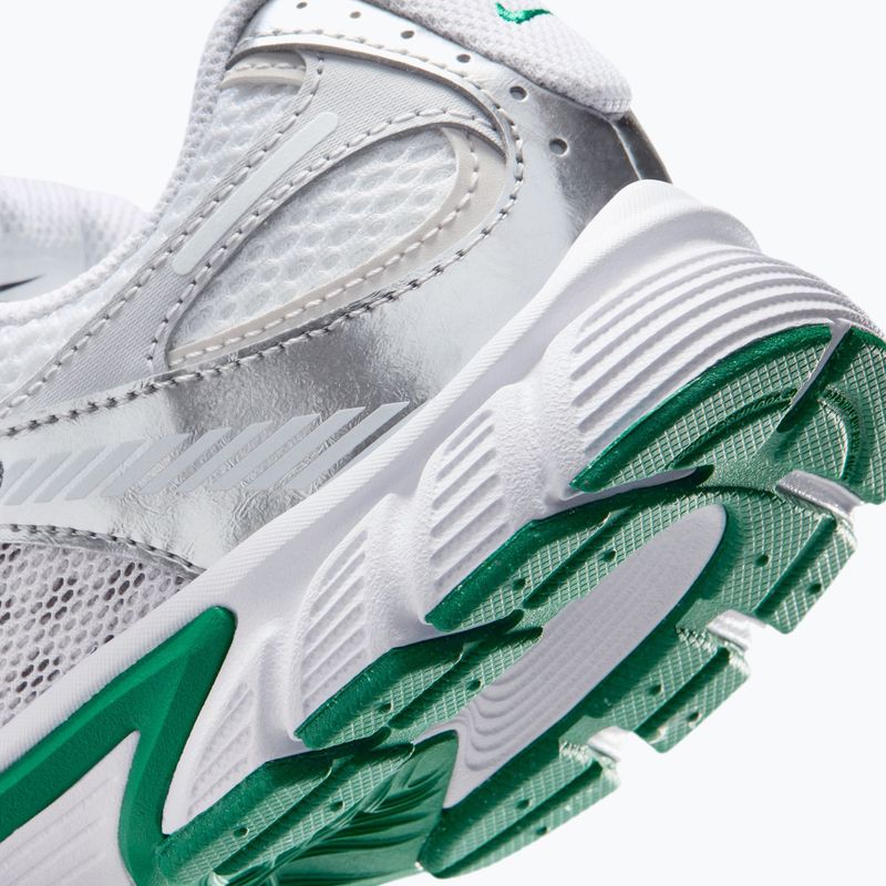 Buty Nike V5 RNR whitevast grey/malachite 4
