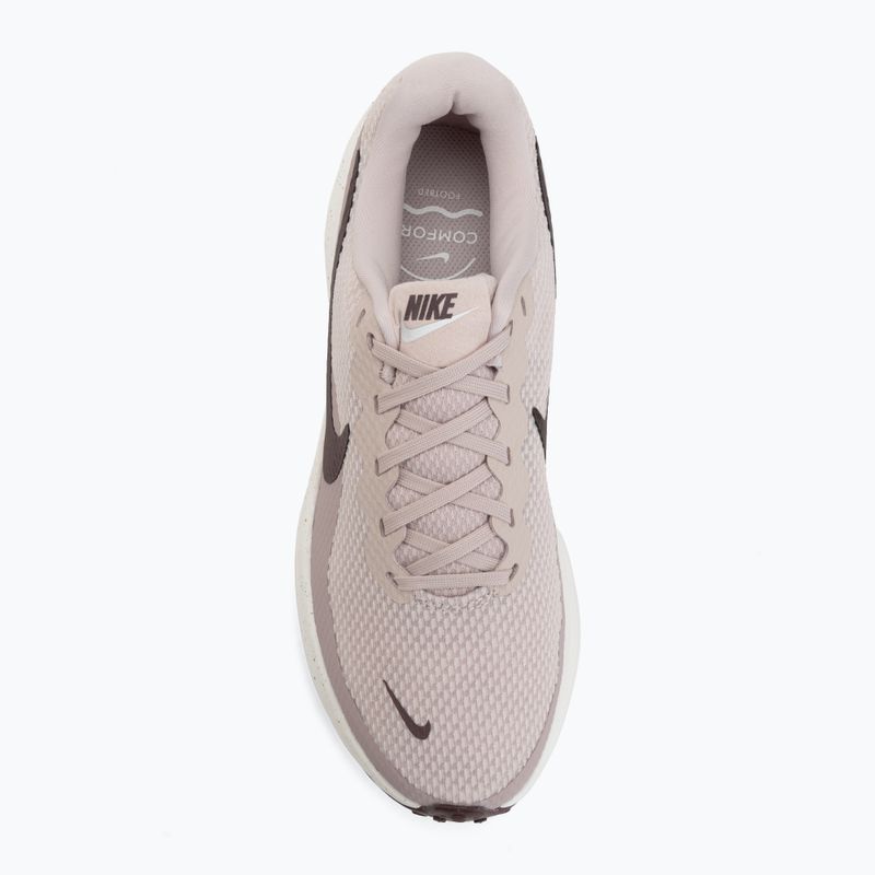 Buty do biegania damskie Nike Revolution 8 SE silt red/white-particle rose-tattoo 5