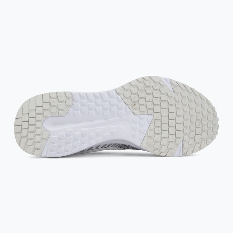 Buty do biegania męskie Nike Run Defy summit white/white/black/metallic silver 4
